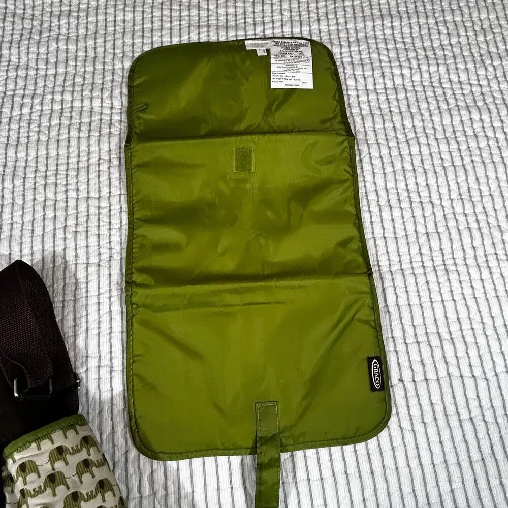Graco Smart Organizer Diaper Bag with Pad Green Elephants 100% Polyester